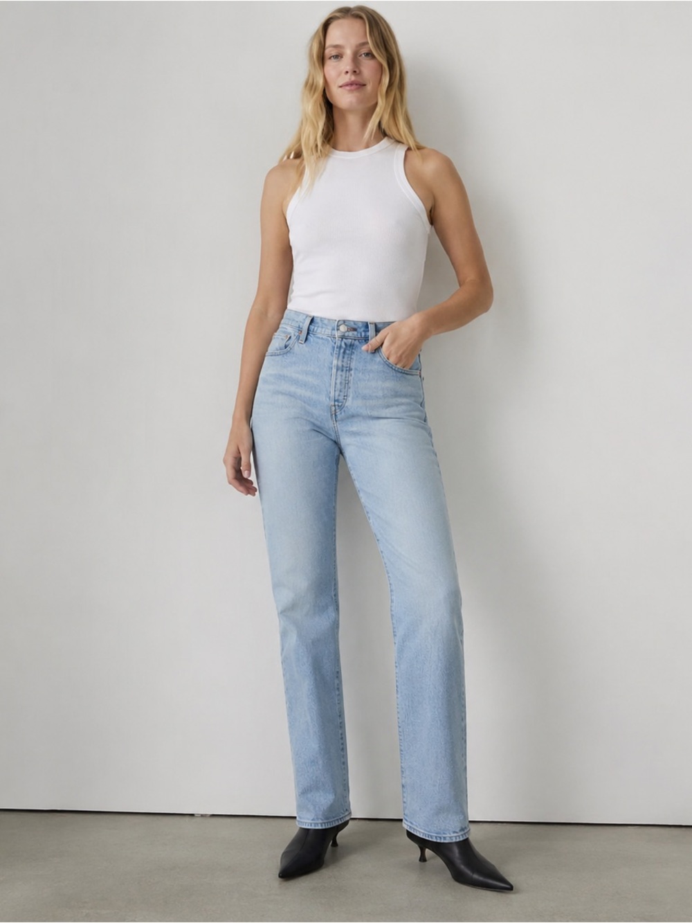 Levi’s Wedgie Straight Jeans | Size 32 | Vintage-Inspired Light Wash Denim